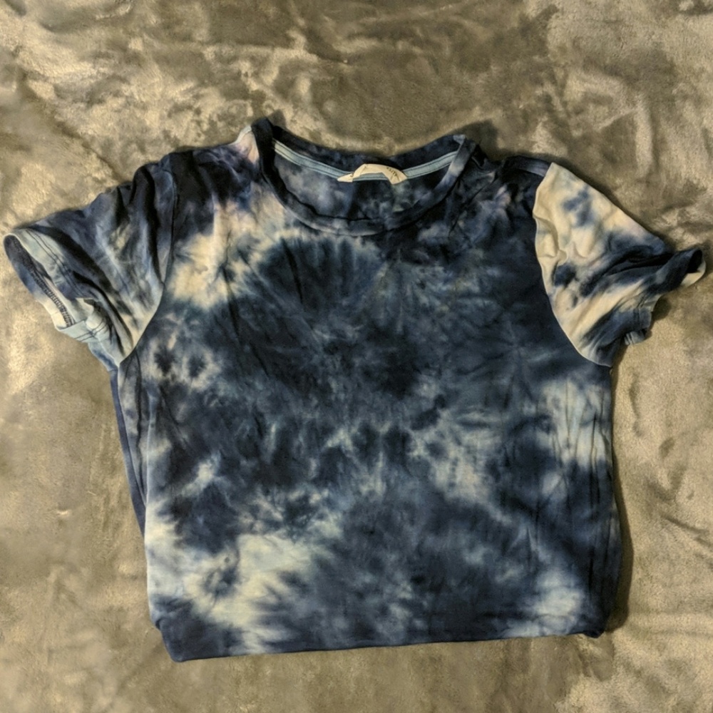 Navy blue and white flowy t-shirt